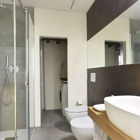 Miranda Al Palazzo Dipinto * Lucca